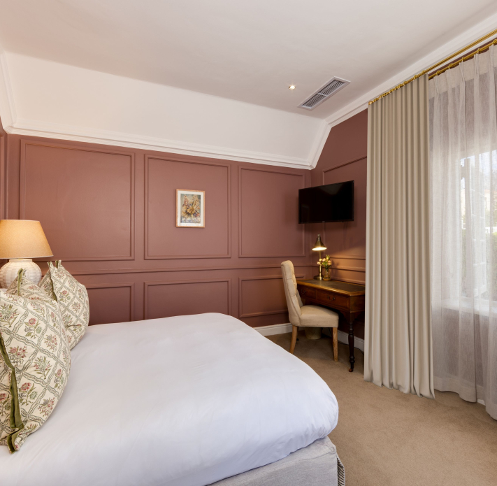 The Claremont Room 4 4